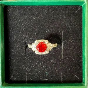 Garnet Claddaugh Ring 🇮🇪